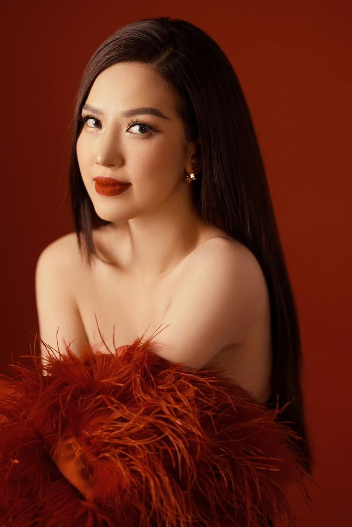 Nữ MC tố cầu thủ đội tuyển Việt Nam gạ tình là ai?-7