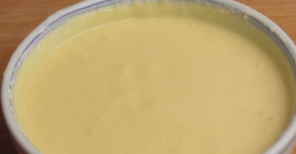 Đừng uống sữa chua trực tiếp nữa, cho 2 quả trứng vào khuấy đều, món bánh mềm và ngọt, trẻ em nhà bạn sẽ rất thích-6