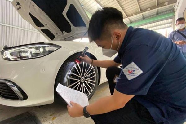 Công an Hải Dương khám xét khẩn cấp Trung tâm Đăng kiểm 34-05D-3