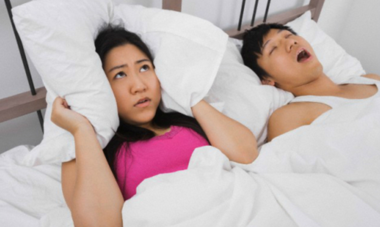 Cặp vợ chồng 29 tuổi mới cưới đã ồn ào ly hôn, người vợ: Anh ta lăn qua lăn lại mỗi đêm làm tôi không ngủ được”-2