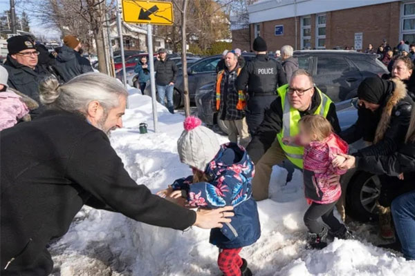 Tài xế lái xe buýt đâm vào nhà trẻ ở Canada, 2 trẻ em thiệt mạng-1