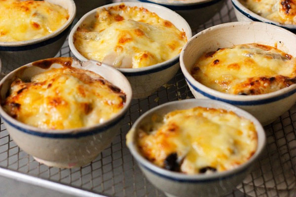 Chỉ với một chiếc chảo, có ngay món bắp rang bơ ngon như ngoài hàng, vị thơm lừng, giòn ngon-4