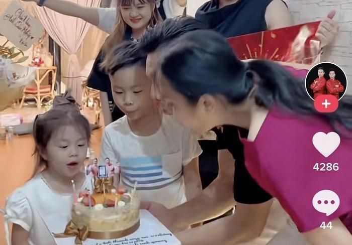 Ngọc Mai xuất hiện cùng chồng giữa bão thị phi, cả hai không ngại khóa môi chốn đông người-1