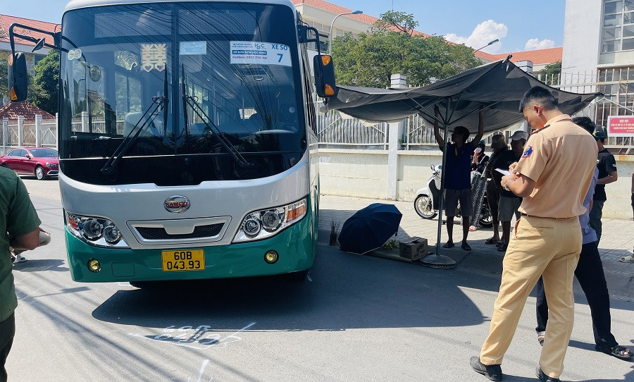 Học sinh bị xe đưa đón cán tử vong: Xe do cô giáo tự thuê-1