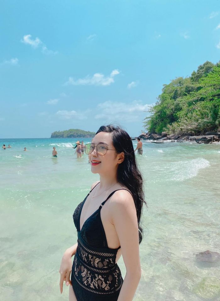 Vẻ gợi cảm của Kim Oanh nữ chính phim Dưới bóng cây hạnh phúc-7