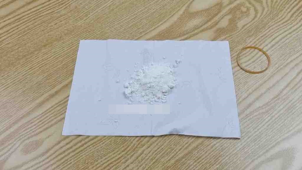 Trời nồm ngại giặt giày dù có mùi mồ hôi khó chịu, áp dụng&nbsp;mẹo này có thể khử mùi siêu hiệu quả-2