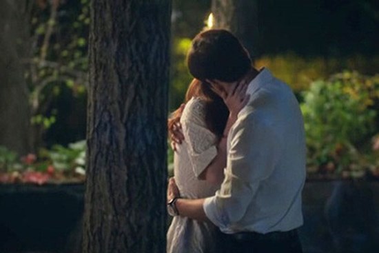 Hoảng hốt lao đến hiện trường vì nghe tin vợ bị tai nạn nhưng điều phải chứng kiến lại là một vụ ngoại tình bị lộ