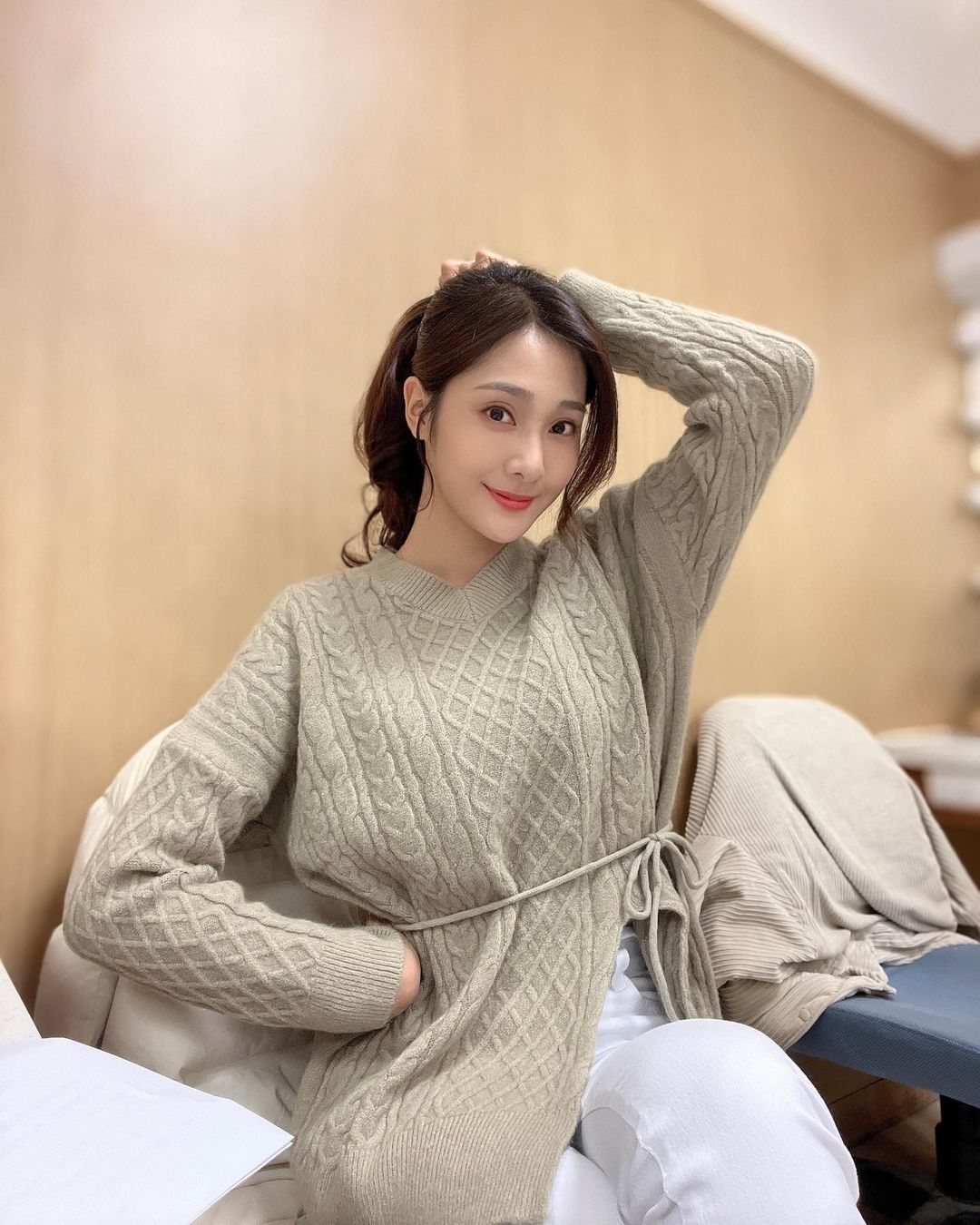 6 sai lầm của nàng công sở khi buộc tóc khiến tóc rụng lả tả, xác xơ-1