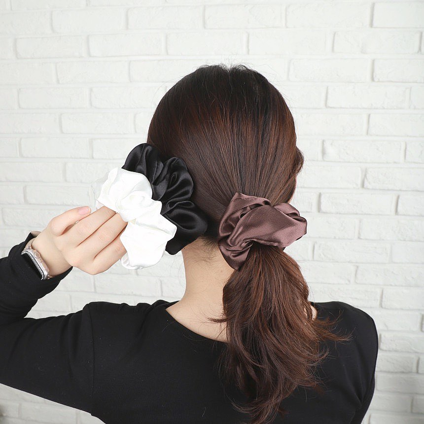 6 sai lầm của nàng công sở khi buộc tóc khiến tóc rụng lả tả, xác xơ-3