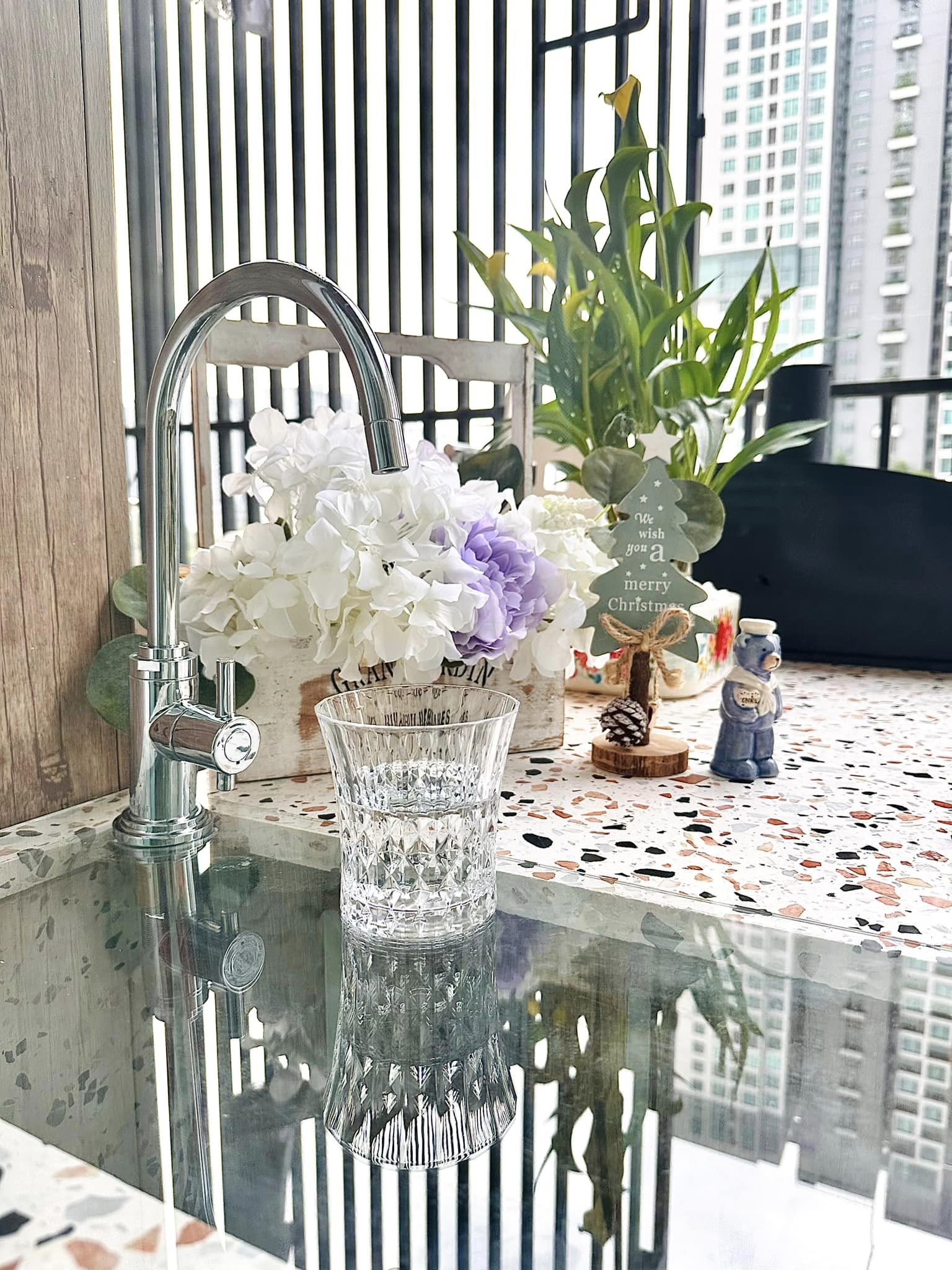 Một chiếc ban công chung cư cực chill, chỉ 13m2 mà đa-zi-năng tha hồ sống ảo-5