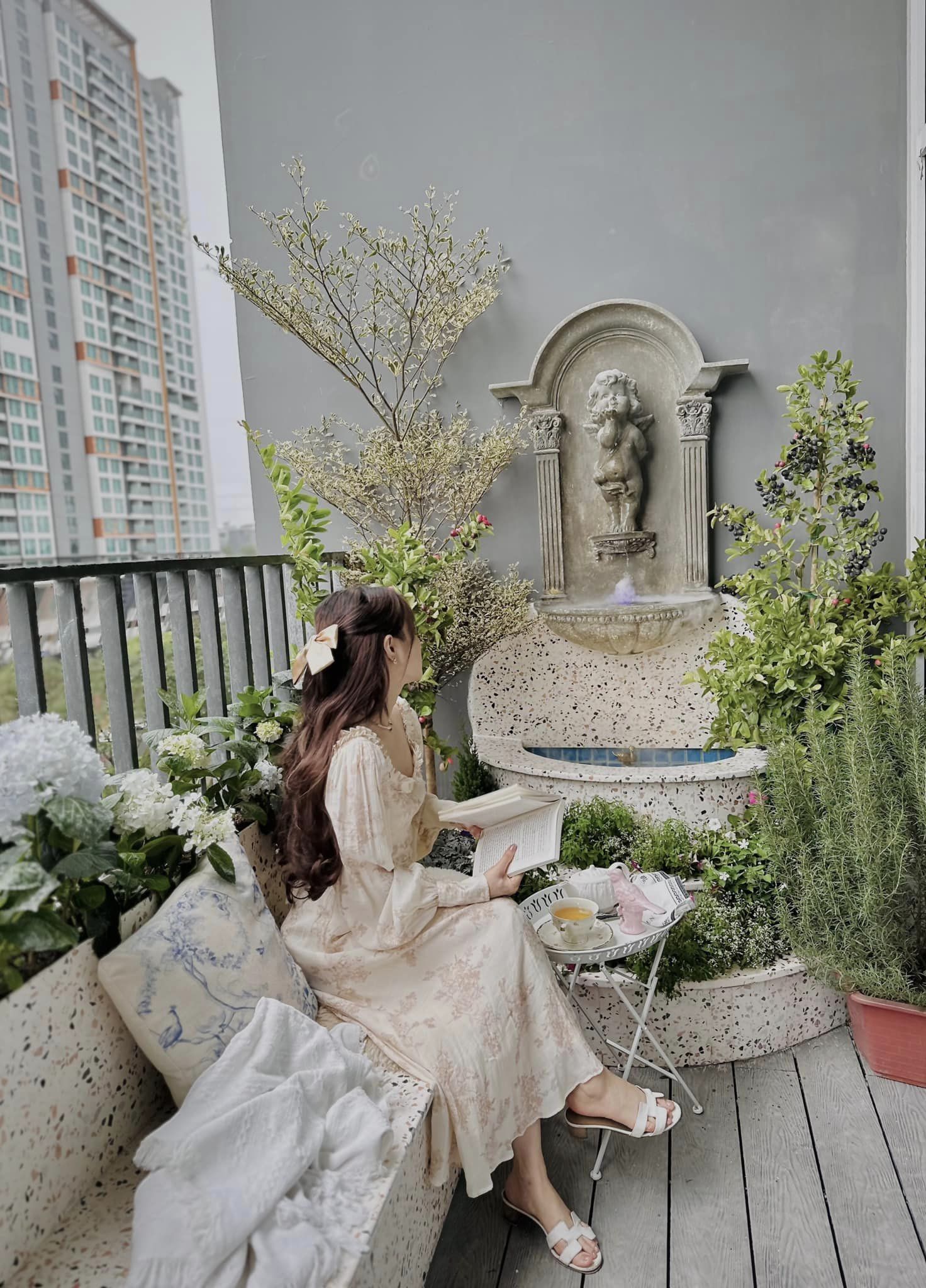 Một chiếc ban công chung cư cực chill, chỉ 13m2 mà đa-zi-năng tha hồ sống ảo-12