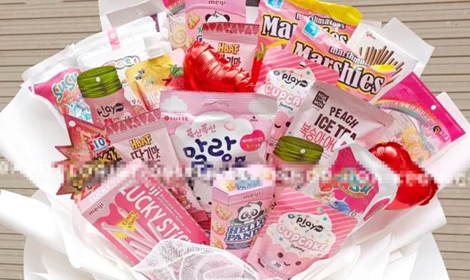 Những bó hoa Valentine siêu độc lạ: Không chỉ ăn được mà còn tiêu được-1