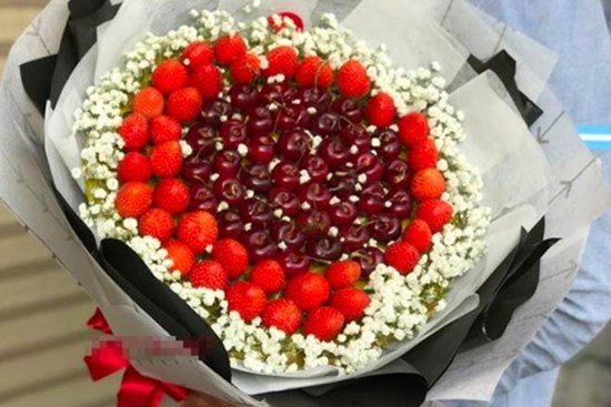 Những bó hoa Valentine siêu độc lạ: Không chỉ ăn được mà còn tiêu được
