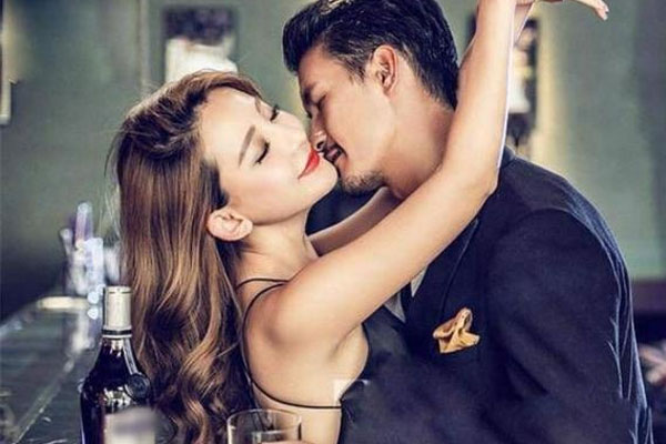 Đi tìm vợ, chồng phát hiện cô đang trong tư thế xấu hổ với người đàn ông khác-1