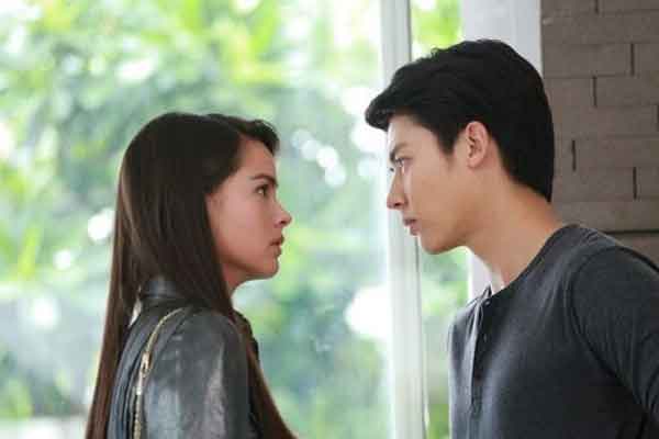 Vợ cũ đến thăm con, thấy chiếc ví cô ấy để quên trên sofa, tôi quỳ xin tái hôn-3