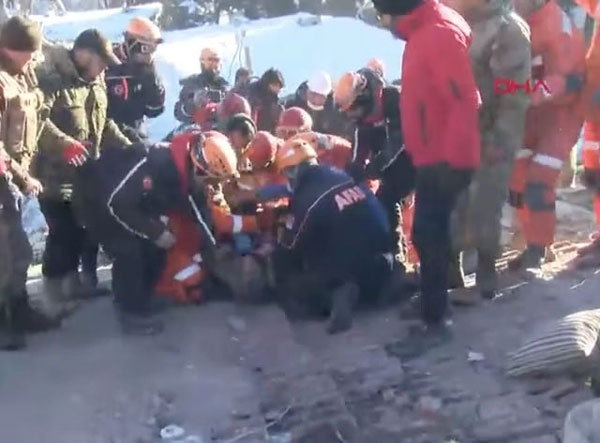 Điều kỳ diệu trong thảm họa động đất Thổ Nhĩ Kỳ - Syria: Bé trai 2 tuổi sống sót sau 78 tiếng bị chôn vùi dưới đống đổ nát-4