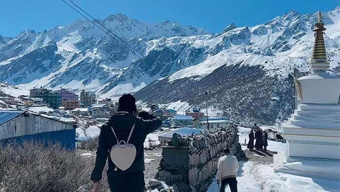 Thủy Tiên - Công Vinh ngắm núi tuyết ở Tây Tạng, check-in trên trực thăng-8
