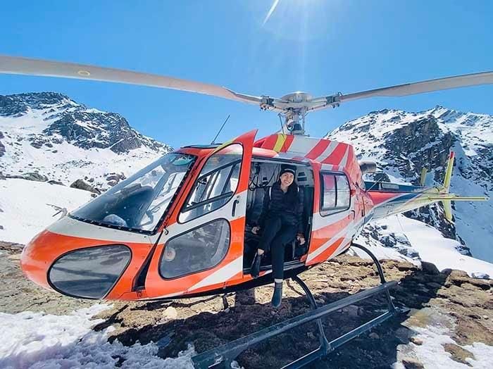 Thủy Tiên - Công Vinh ngắm núi tuyết ở Tây Tạng, check-in trên trực thăng-3