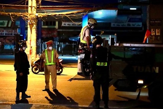 CLIP: Bất ngờ tiếng hô vang 'cướp, cướp' trước công an ở quận 7