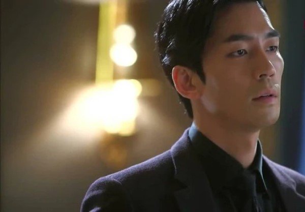 Kỷ niệm 3 năm yêu nhau bạn gái tặng một đêm lãng mạn, sáng về nhà tôi đứng hình khi nhìn cổ tay-2