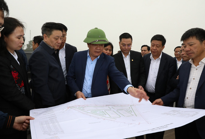 Bí thư Thành ủy Đinh Tiến Dũng kiểm tra tiến độ GPMB Dự án Vành đai 4-3
