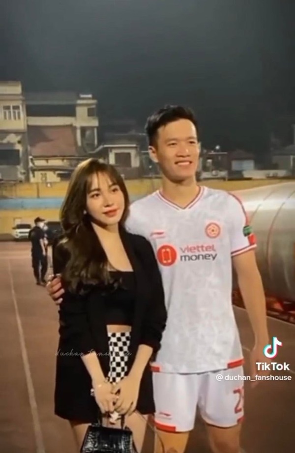 Nhan sắc bạn gái Hoàng Đức qua camera thường-4