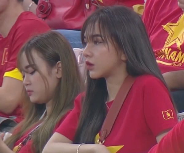 Nhan sắc bạn gái Hoàng Đức qua camera thường-5