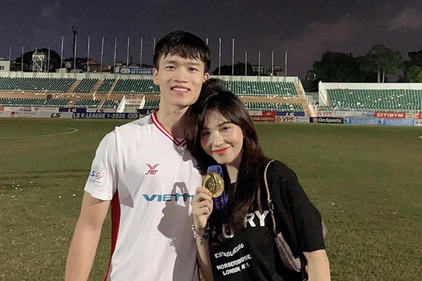 Cầu thủ nổi tiếng và bạn gái xinh đẹp gương vỡ lại lành”, lộ hint từ chiếc xe 3 tỷ của đàng trai?-7