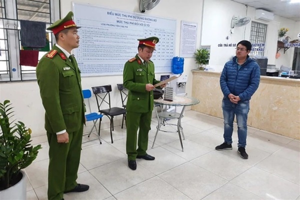 Công an Hải Dương khám xét khẩn cấp Trung tâm Đăng kiểm 34-05D-1