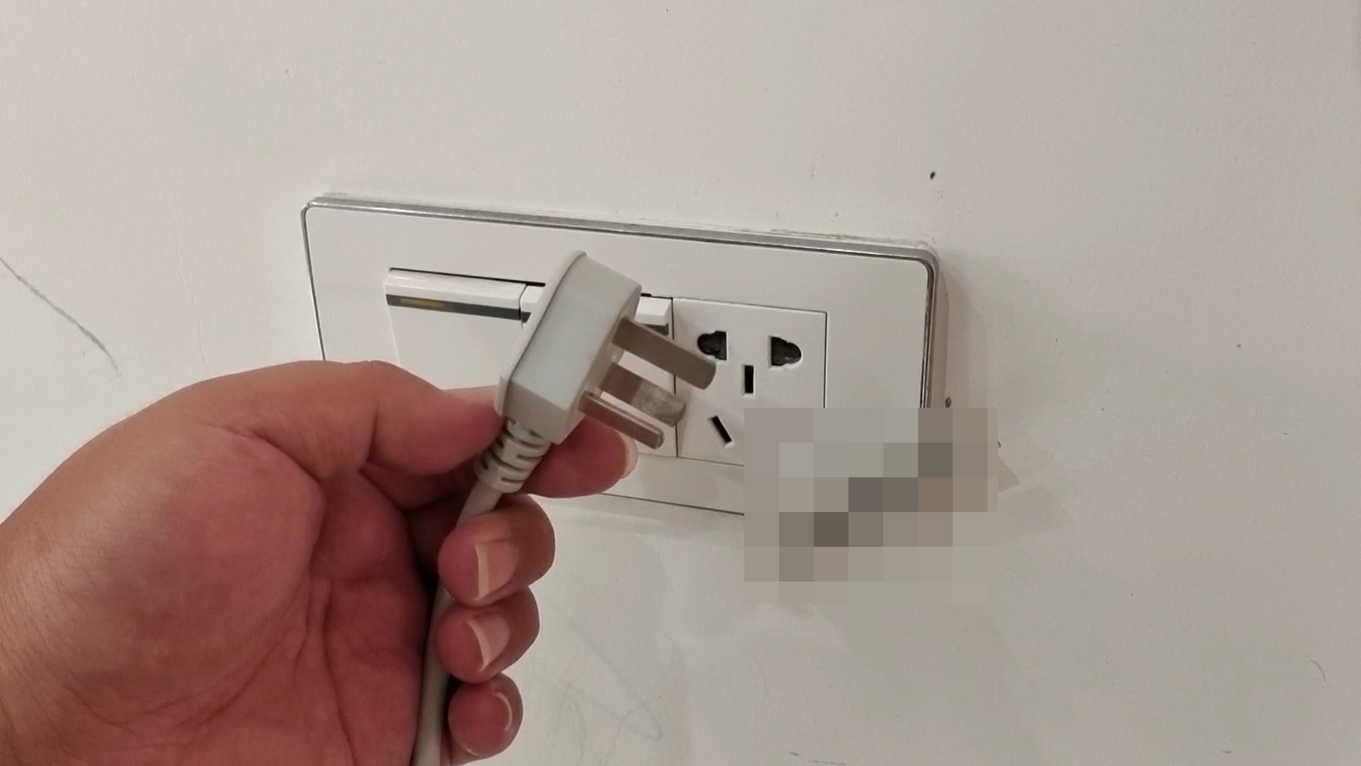 4 phích cắm trong nhà sau khi sử dụng nên rút ra, nếu không tiền điện hàng tháng sẽ tăng gấp đôi-1