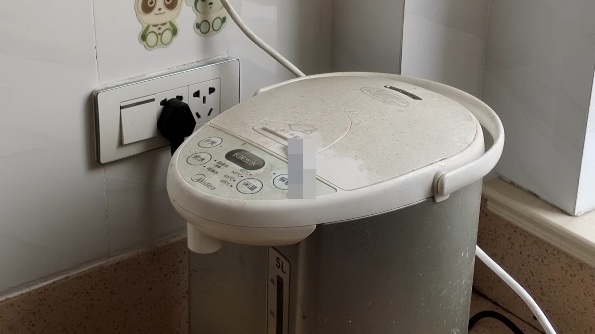 4 phích cắm trong nhà sau khi sử dụng nên rút ra, nếu không tiền điện hàng tháng sẽ tăng gấp đôi-3