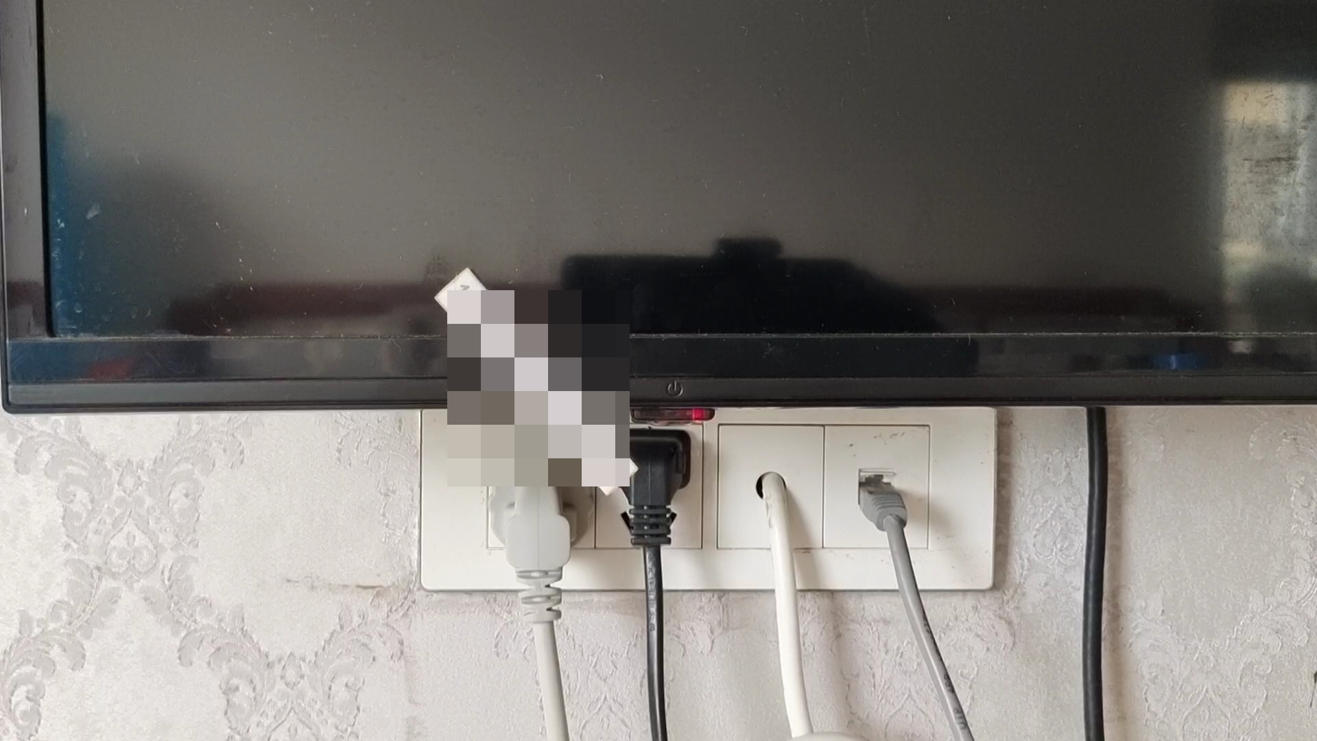 4 phích cắm trong nhà sau khi sử dụng nên rút ra, nếu không tiền điện hàng tháng sẽ tăng gấp đôi-4