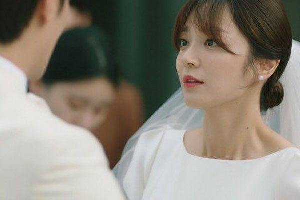 Vui mừng tới nhà gái rước dâu, vợ vừa ngẩng mặt lên, tôi tái mặt bỏ về hủy hôn luôn-1