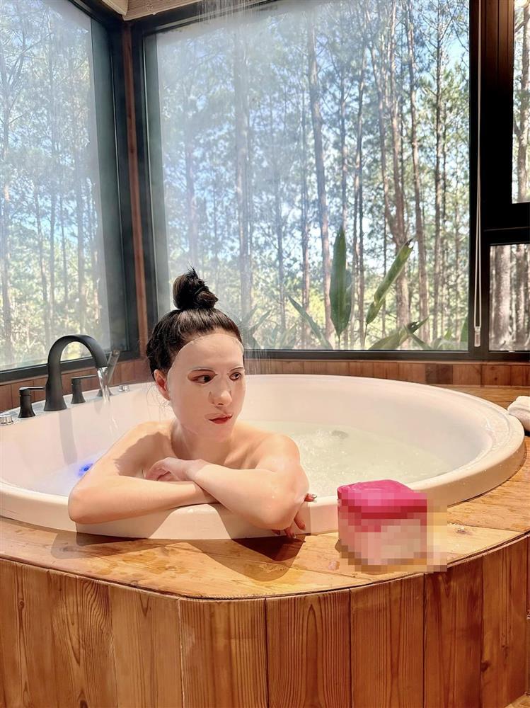 Đoàn Di Băng hiếm hoi khoe ảnh bỏng mắt trong bồn tắm-3