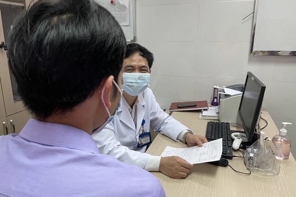 Dùng bao cao su khi quan hệ với người lạ, quý ông vẫn mắc bệnh lậu-1