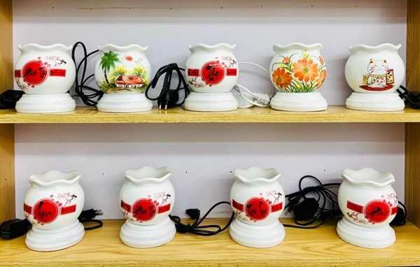 Thời tiết nồm ẩm ‘vắt ra nước’, loại đèn giá rẻ bỗng thành hàng hot-2