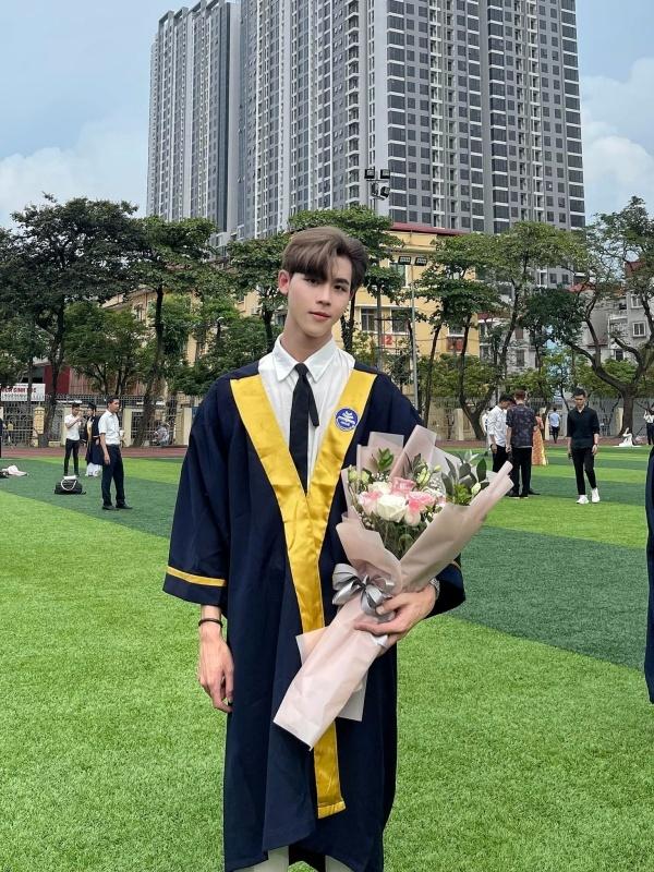 Danh tính khủng thầy giáo soái ca đang nổi đình đám trên MXH-5