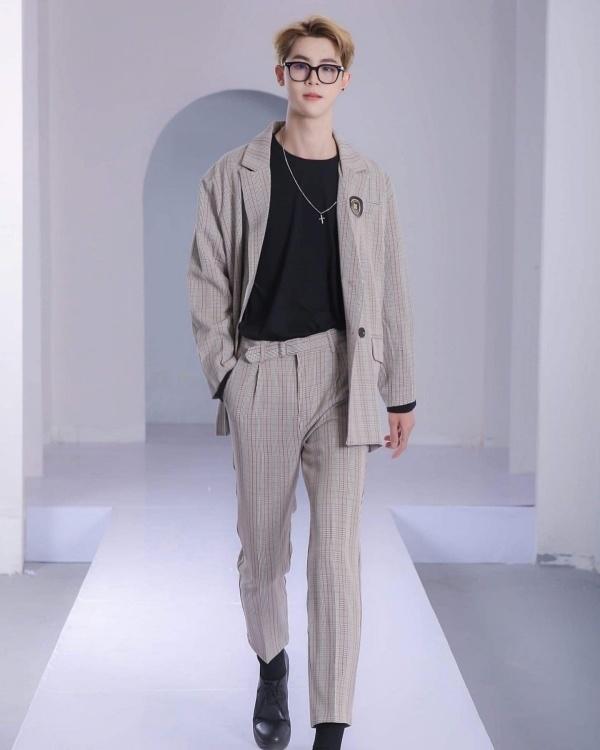 Danh tính khủng thầy giáo soái ca đang nổi đình đám trên MXH-6