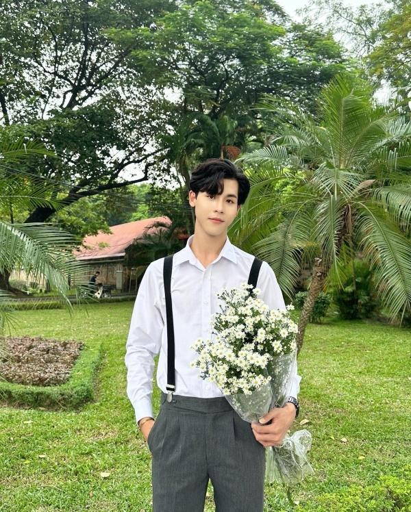 Danh tính khủng thầy giáo soái ca đang nổi đình đám trên MXH-7