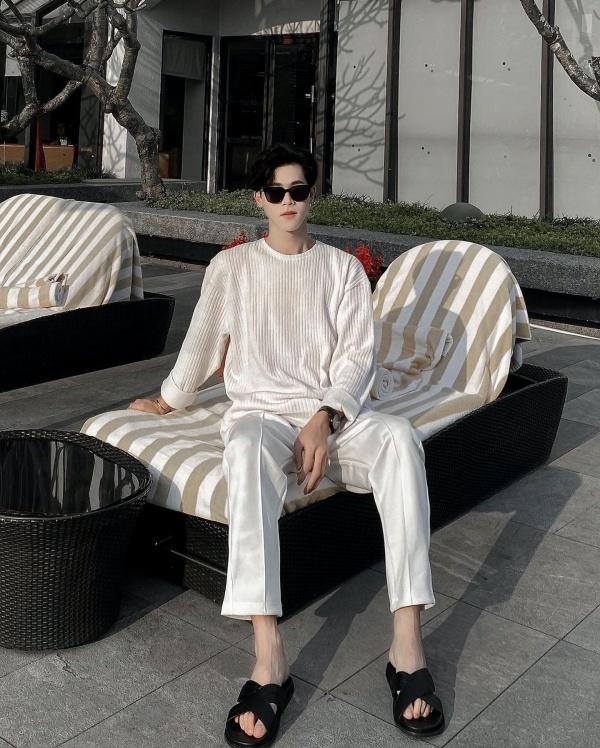 Danh tính khủng thầy giáo soái ca đang nổi đình đám trên MXH-9