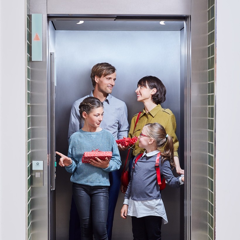 Mẹo sử dụng thang máy an toàn bố mẹ nên dạy con-3