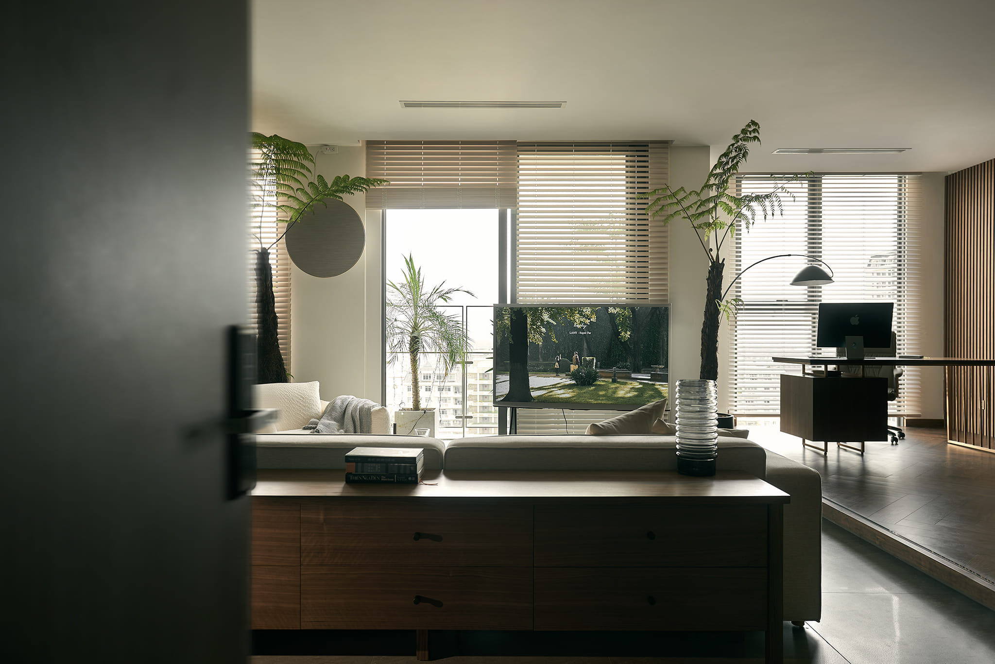 Ưu tiên mục đích sinh hoạt, nam chủ nhân dành hầu hết không gian sống cho bếp - ngủ - làm việc nhưng vẫn tinh tế và đẳng cấp-2