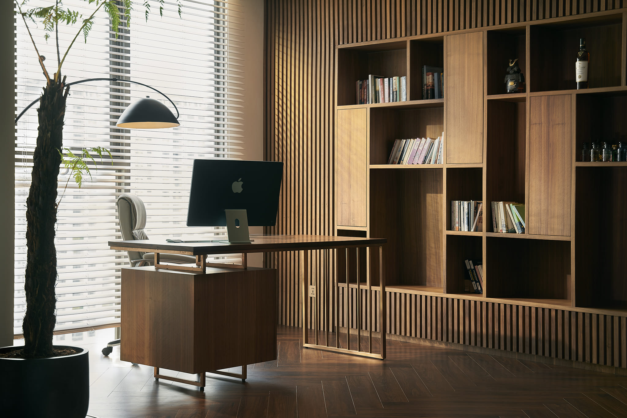 Ưu tiên mục đích sinh hoạt, nam chủ nhân dành hầu hết không gian sống cho bếp - ngủ - làm việc nhưng vẫn tinh tế và đẳng cấp-11