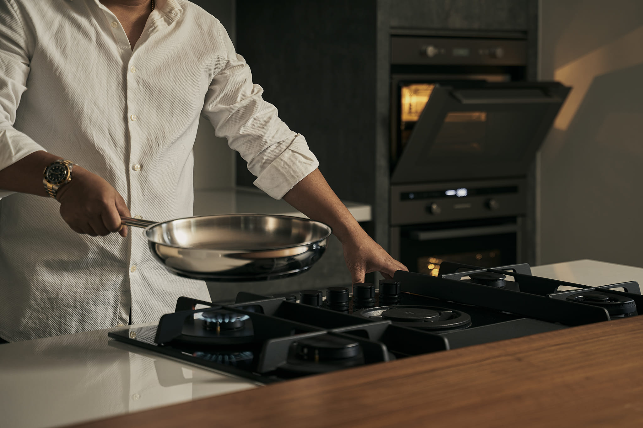 Ưu tiên mục đích sinh hoạt, nam chủ nhân dành hầu hết không gian sống cho bếp - ngủ - làm việc nhưng vẫn tinh tế và đẳng cấp-7