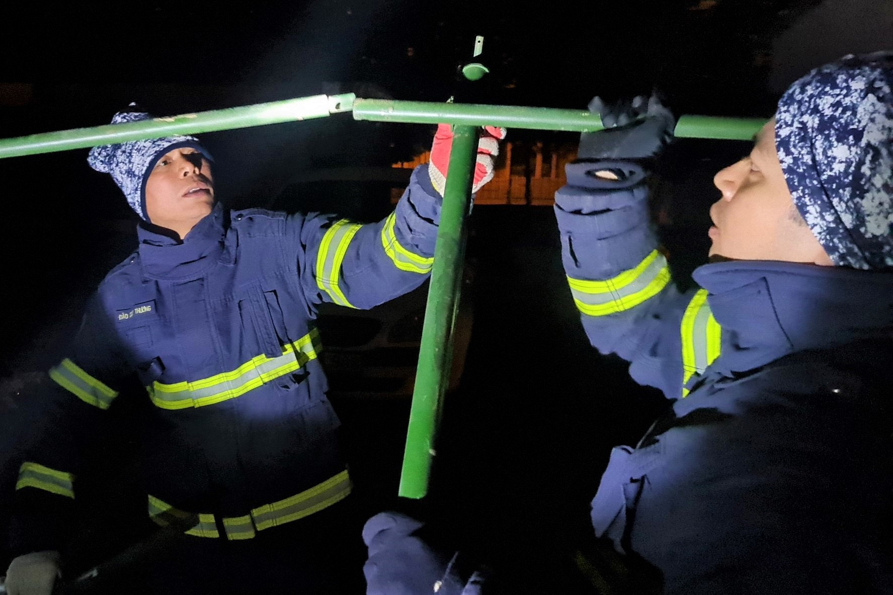 Cảnh sát cứu hộ Việt Nam cắt thép, lật bê tông tìm người bị vùi lấp tại Thổ Nhĩ Kỳ-6