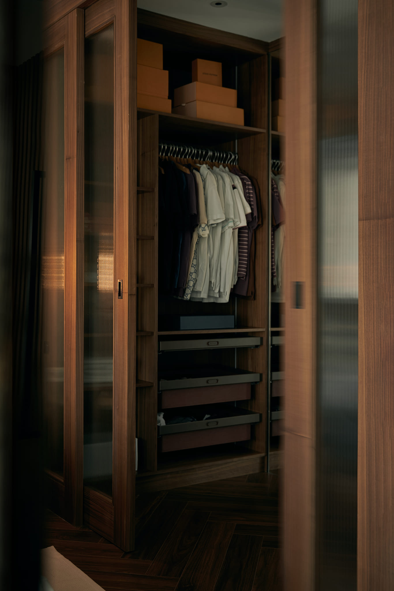 Ưu tiên mục đích sinh hoạt, nam chủ nhân dành hầu hết không gian sống cho bếp - ngủ - làm việc nhưng vẫn tinh tế và đẳng cấp-14