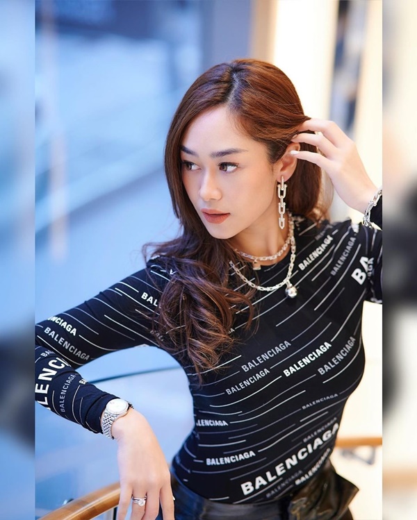 Gia thế của chủ mới Miss Universe Indonesia-3