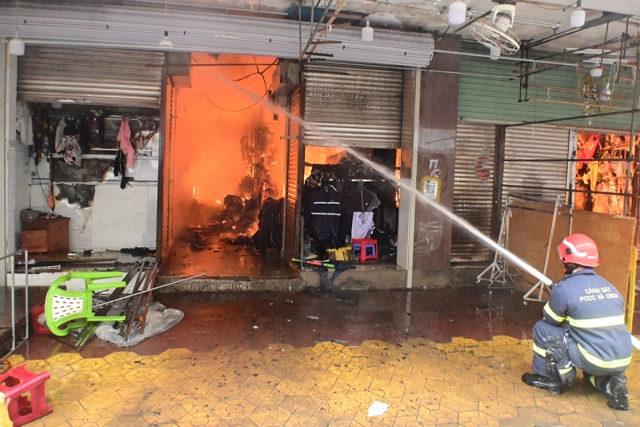 Cháy lớn tại chợ Tam Bạc, Hải Phòng: Chỉ qua một đêm mà mất hết rồi-5
