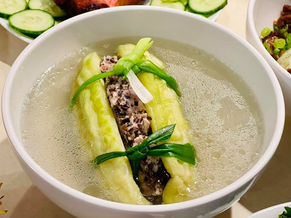 Diệu Hương quả là dâu hiền, làm mâm cơm cúng tại Mỹ tươm tất, toàn món ăn truyền thống đậm đà hương vị Việt-8