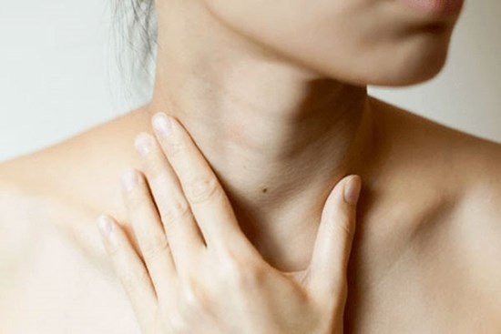 Bác sĩ cảnh báo có 3 tín hiệu lạ ở cổ coi chừng K tuyến giáp đang sinh sôi mà không biết